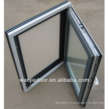 Fenêtre à battants avec cadre de couleur gris aluminium